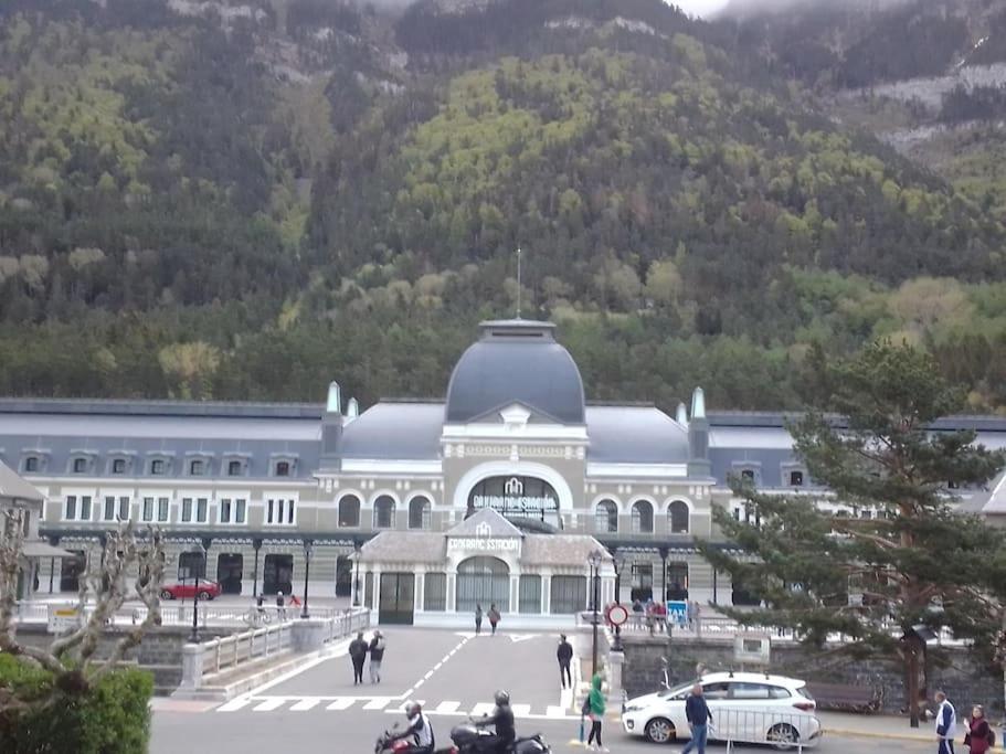 Appartamento Atico La Flor Del Sol Canfranc Esterno foto